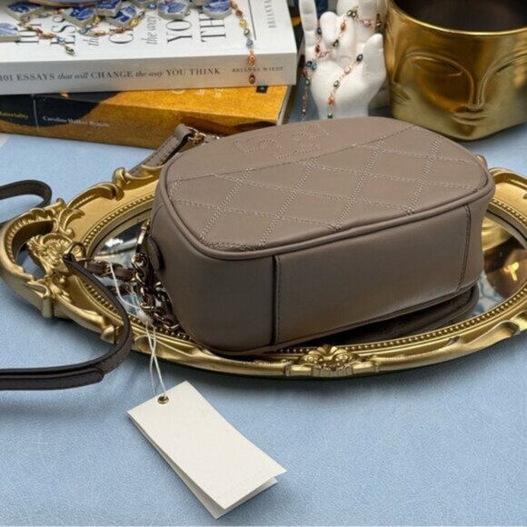 🆕 TORY BURCH 🧿 NWT Savannah Chain Link Camera Bag, French Gray AUTHENTICATED - Picture 8 of 12